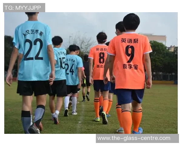 教练携手王牌足球球星共创辉煌征程点燃绿茵梦想舞台