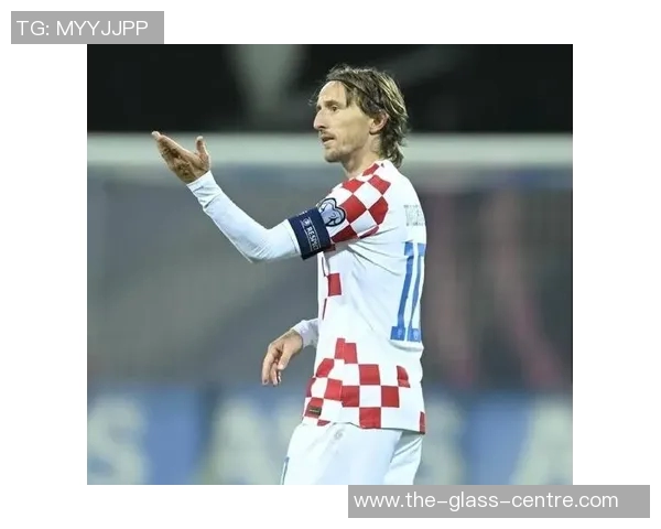 那些默默无闻却闪耀绿茵场的足球球星:低调英雄的故事 那些默默无闻却闪耀绿茵场的足球球星:低调英雄的故事